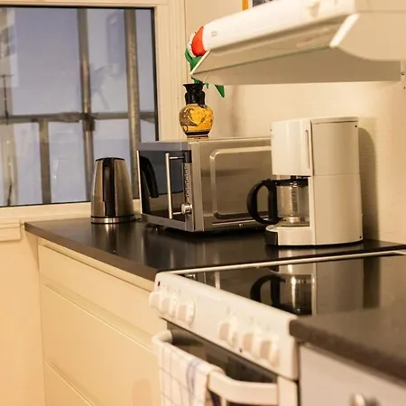 Family Escape, Nature Close, Easy *