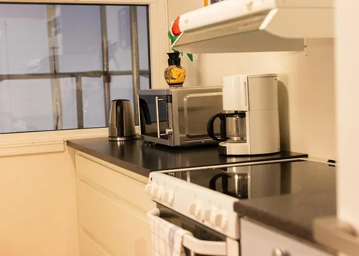 Family Escape, Nature Close, Easy *