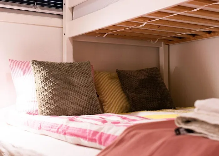 Family Escape, Nature Close, Easy *